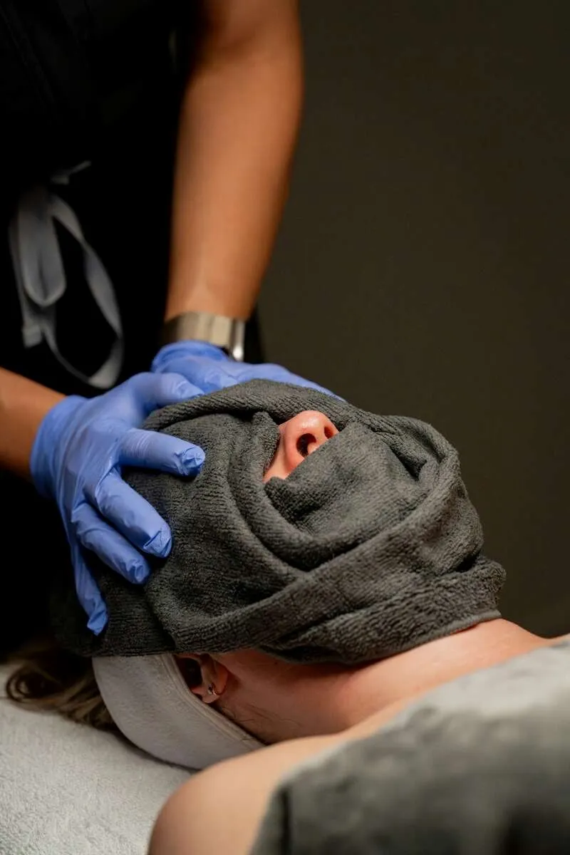 hot towel facial treatment