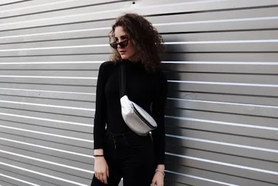 How To Wear A Belt Bag: Style Tips, Chest, Waist And Shoulder Outfit Options How To Wear A Belt Bag: Style Tips, Chest, Waist And Shoulder Outfit Options