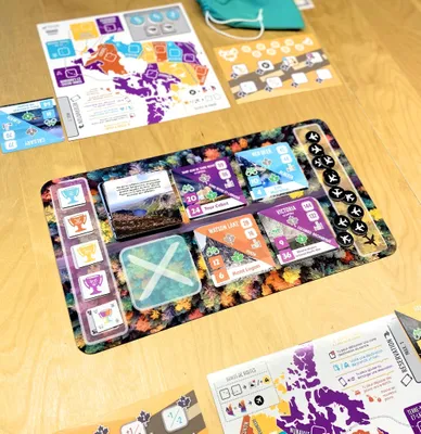 Central playmat for the board game Quadrata Canada