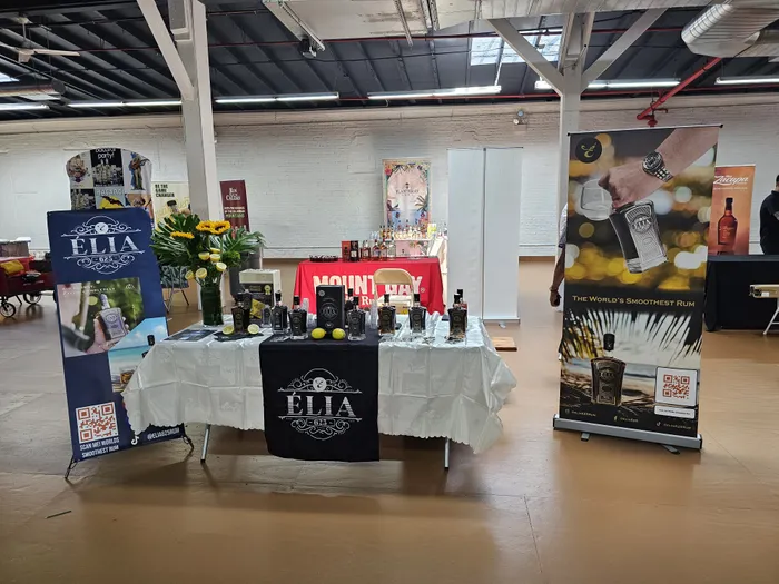 ImprintNow.Com - Hanging Clamp Bar Banners