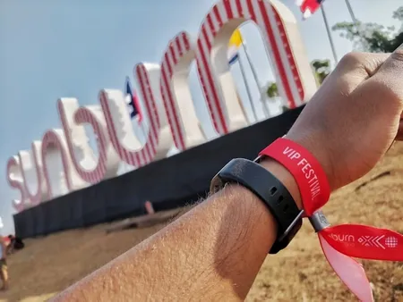 How To Take Off Festival Wristband? Easy Techniques, Lubrication Methods, And Avoid Pain