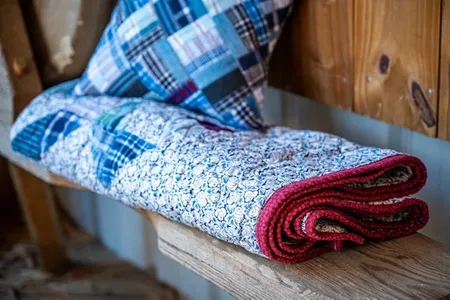 Quilt Vs Blanket: Warmth, Weight, And Everyday Comfort